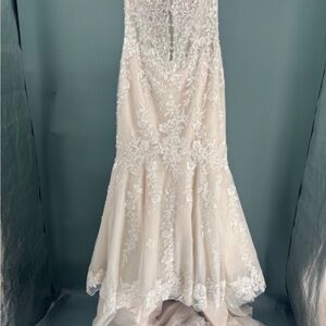 Elegant Lace Wedding Dress